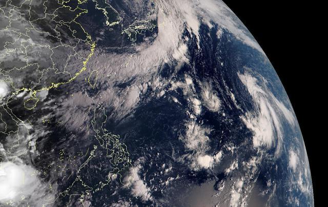 台风|96W变化不大，13号台风鲸鱼即将生成，预计北上迎“转折点”