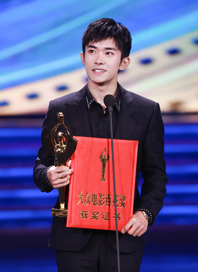 周冬雨|周冬雨拿最佳女主角，因获奖感言遭电影人嘲讽，其实最大赢家是他