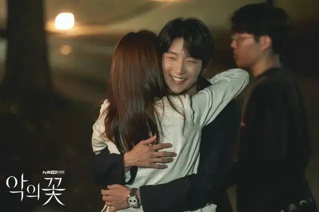 恶之花|年度韩剧收官，为什么大家都爱《恶之花》？