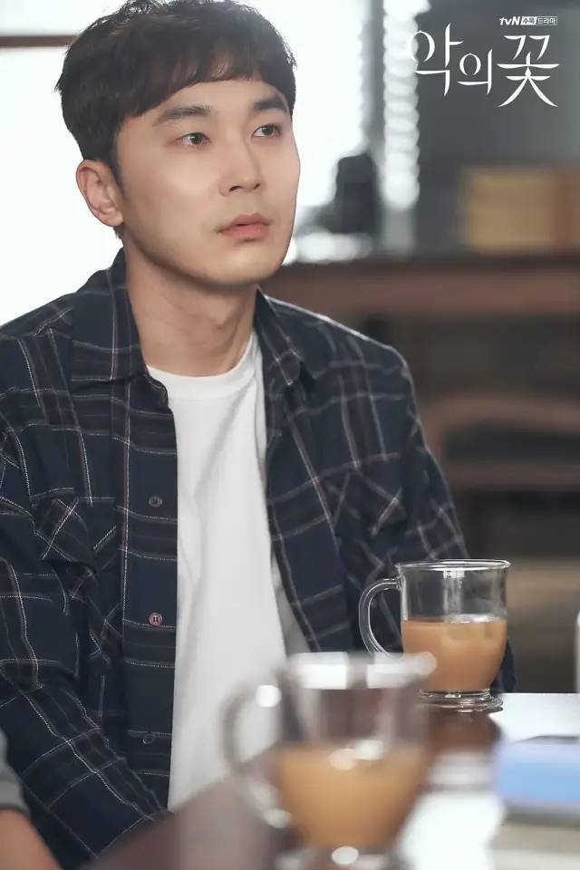 恶之花|年度韩剧收官，为什么大家都爱《恶之花》？