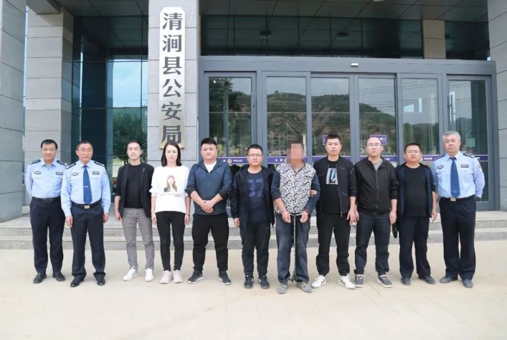 2000年8月22日,西安市雁塔区丈八北路某塑料公司发生一起故意杀人案.