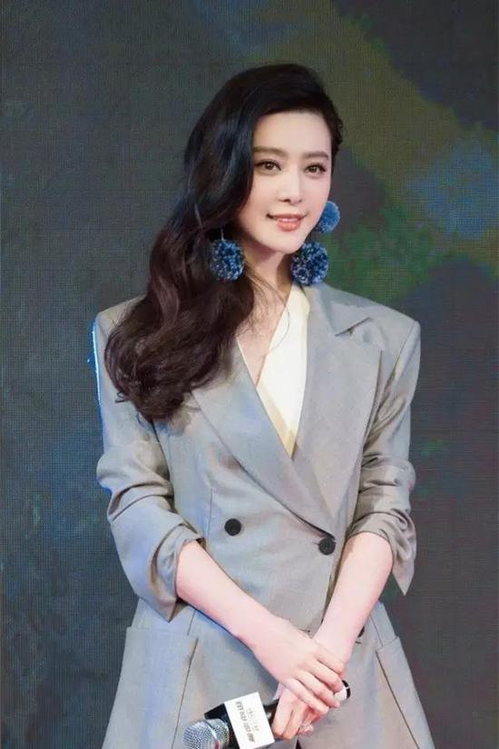 范冰冰|范冰冰晒完千万钻戒，又晒照暗示有姐夫，结果隔天却回应：没有