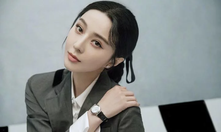 范冰冰|范冰冰晒完千万钻戒，又晒照暗示有姐夫，结果隔天却回应：没有