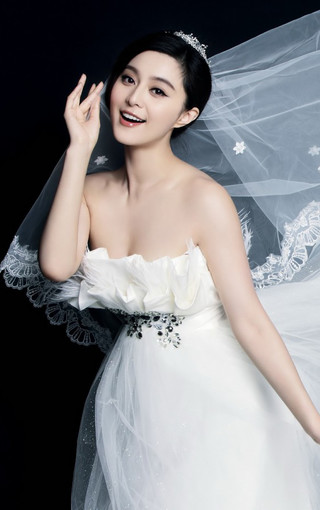 范冰冰|范冰冰晒完千万钻戒，又晒照暗示有姐夫，结果隔天却回应：没有