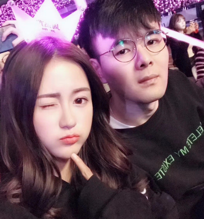 如今已经走进了婚礼的殿堂的贱圣,不得不说贱圣和祝静婕也是一段佳话