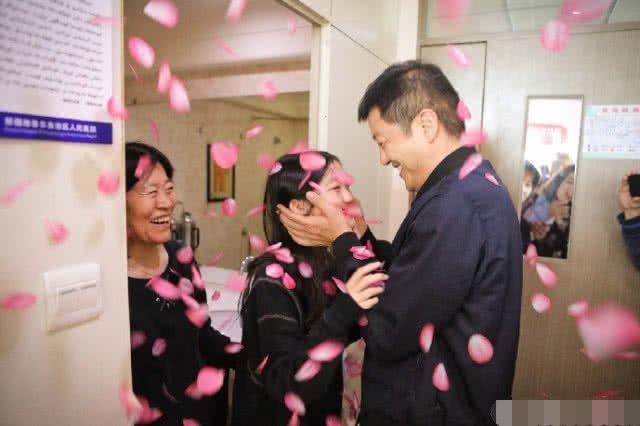 李亚鹏|李嫣凌晨给李亚鹏送生日祝福：3个图片寓意很特别，展现父女情深