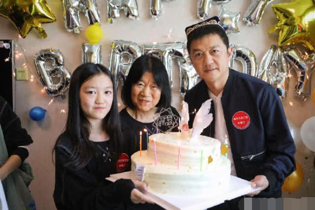 李亚鹏|李嫣凌晨给李亚鹏送生日祝福：3个图片寓意很特别，展现父女情深