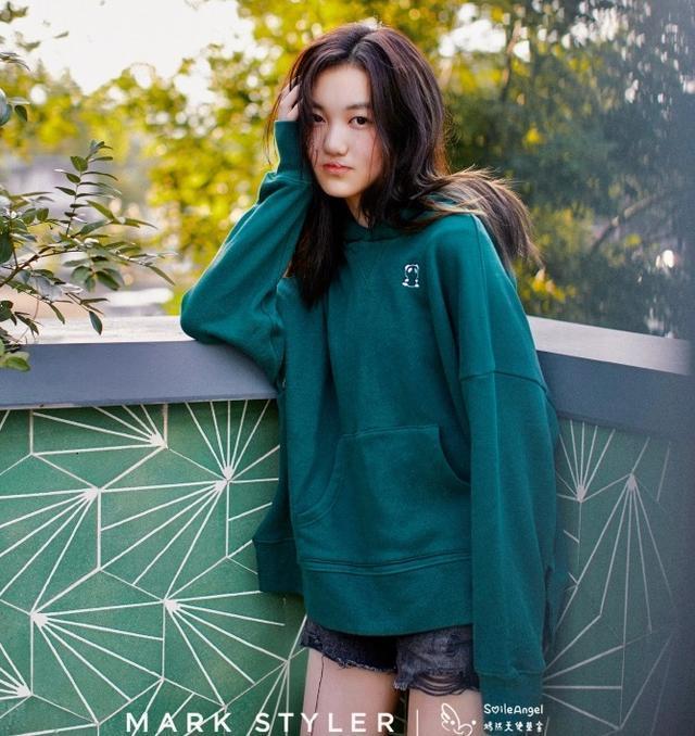 李亚鹏|李嫣凌晨给李亚鹏送生日祝福：3个图片寓意很特别，展现父女情深