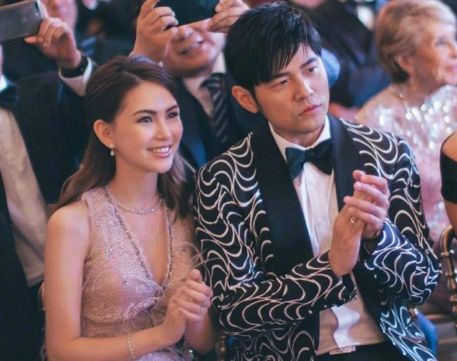 周杰伦|周杰伦昆凌回应彩虹图风波，只字不提侯佩岑，网友骂声一片