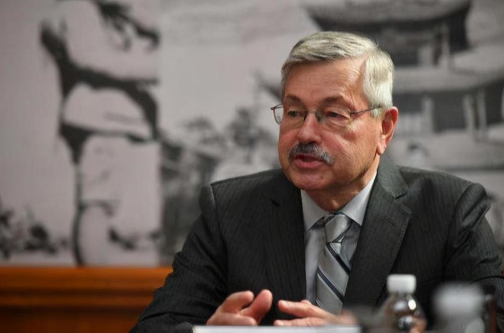 表态:布兰斯塔德大使在担任美国艾奥瓦州州长和美国驻华大使期间,为