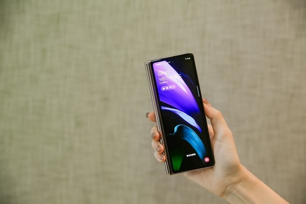 三星galaxy z fold2 5g来了 折叠屏手机是否进入成熟期?
