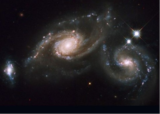 三体|真实的“三体”星系被发现！拥有一个错位行星盘，随时可能被撕碎