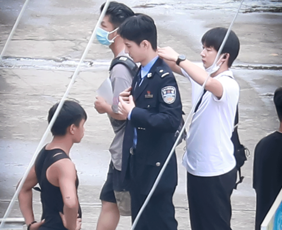 王一博|王一博曝两部新戏播出时间，太执着透露想要的角色，称可惜没到手