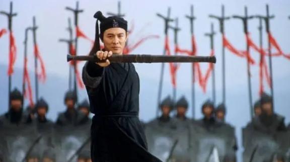 李连杰|李连杰上海豪宅罕曝光，闲置十年成“保安宿舍”，独家花园变菜棚