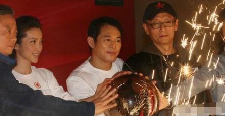 李连杰|李连杰上海豪宅罕曝光，闲置十年成“保安宿舍”，独家花园变菜棚