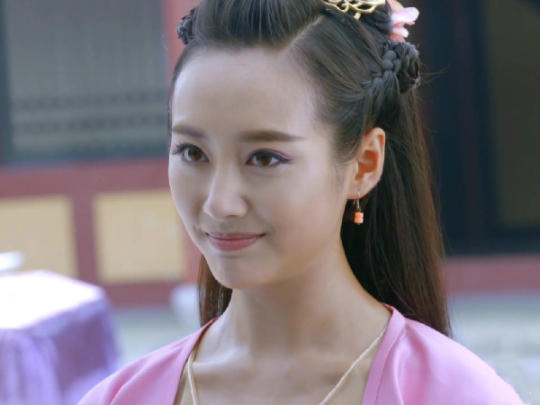 有种"换脸"叫穿上现代装的"霓漫天",脱下古装后,美到不敢认