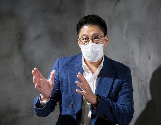 霍启刚|霍启刚罕见公布求婚细节，自曝当时心跳过快，还担心戒指被偷？