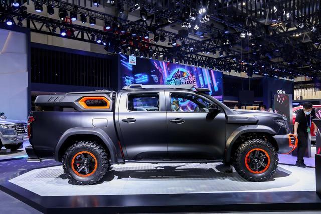 "黑弹"来袭 长城炮越野皮卡爆改车型北京车展震撼亮相