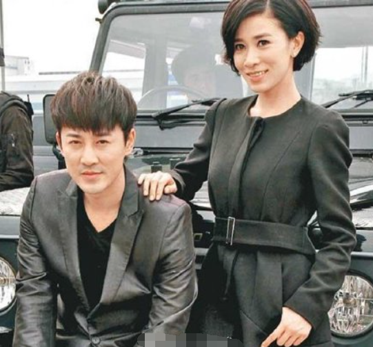 林峯|林峯升级当爸吴卓羲佘诗曼送祝福，林夏薇透露林峯的女儿好漂亮