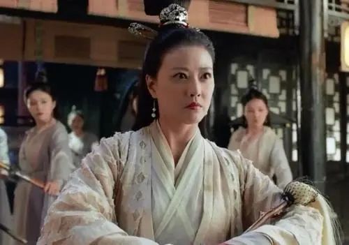 周海媚|大橘观丨不懂应酬有多惨，周海媚曾两年没工作，险连房租都交不起