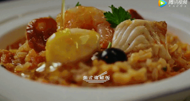从街市档口到酒店餐厅,丰俭由人,丰富杂陈的美食便是多元文化在澳门最