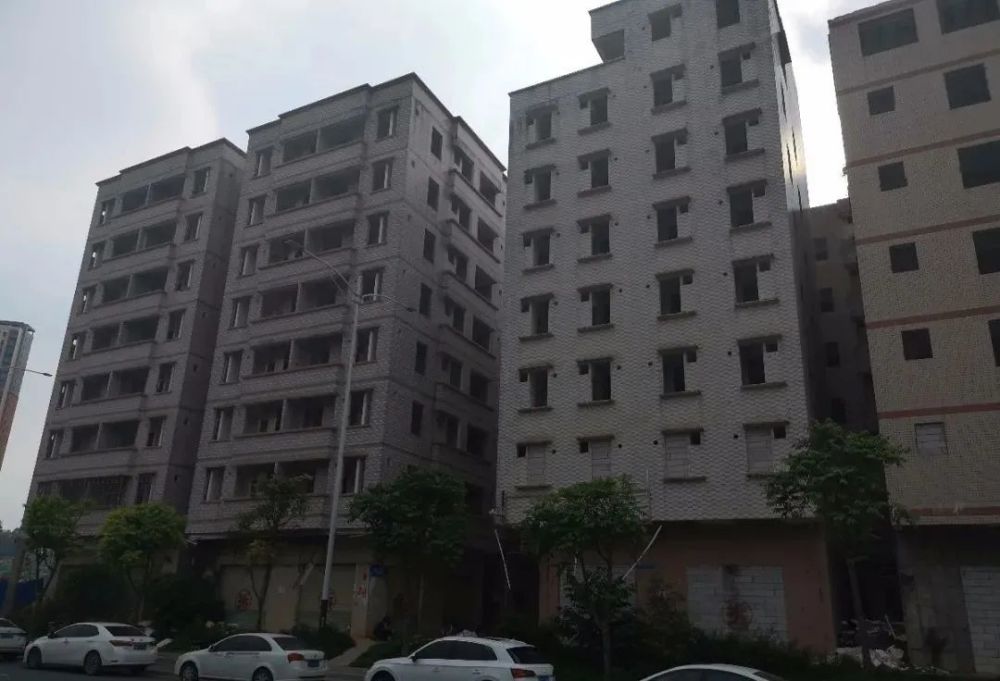 五联竹头背和岭背坑片区,由保利与勤诚达旧改,现在有二,三期,和四期