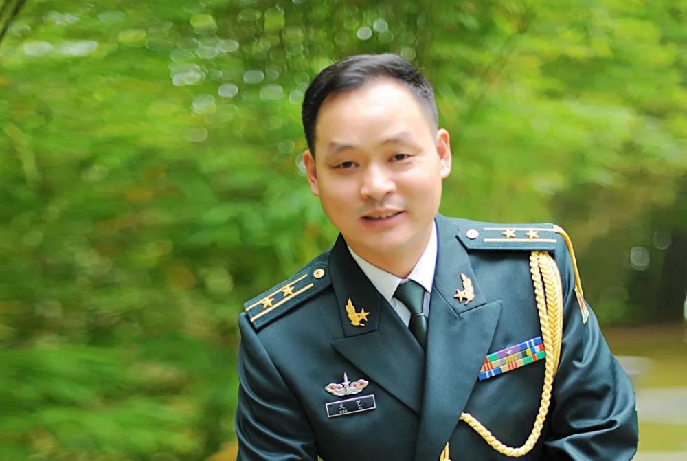 陈多峰  火箭军某部工程师歌唱宣言:军旅生活很充实,很美好.