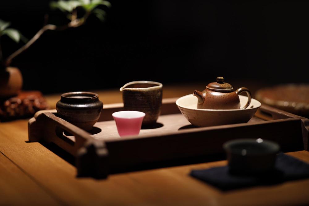 四十多岁,在家里做个有意境的茶室,品茶听音乐,生活写意