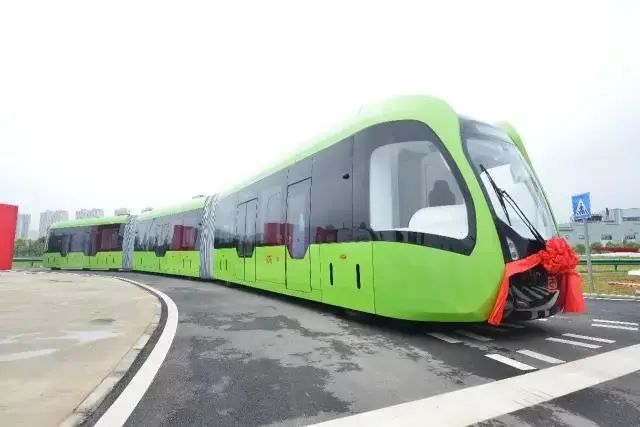 长沙河西迎来智轨!