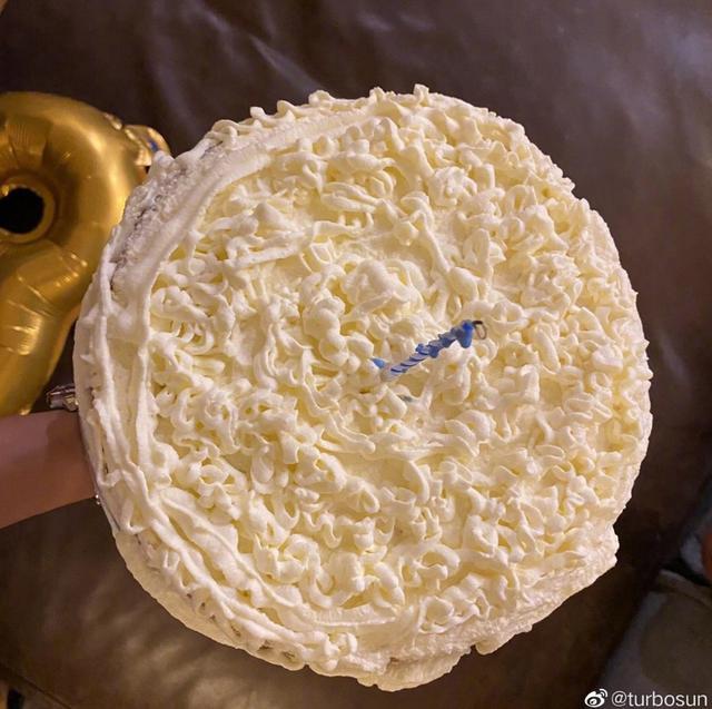 孙俪|太温馨！孙俪生日邓超亲自做蛋糕，等等给妈妈包红包小花为其作画