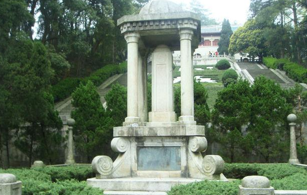 薛岳一年的收入,折合成人民币是多少?