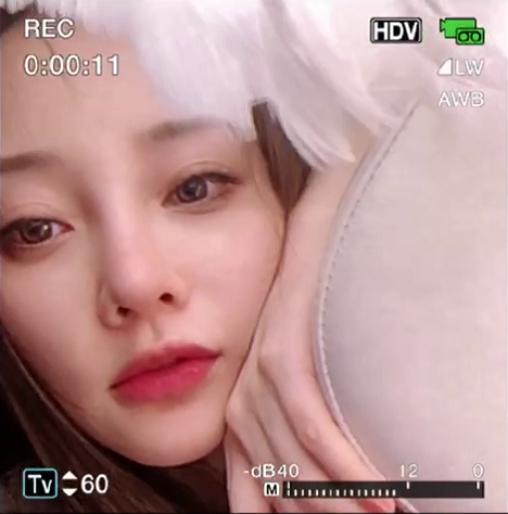 李小璐|懒理贾乃亮接连嘲讽，李小璐晒视频卖萌耍可爱，却被黑眼圈抢镜