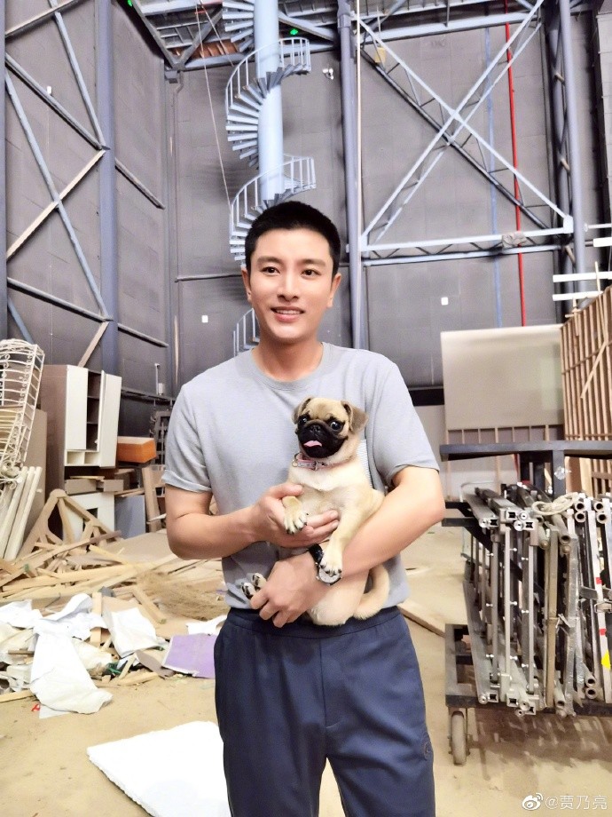 李小璐|懒理贾乃亮接连嘲讽，李小璐晒视频卖萌耍可爱，却被黑眼圈抢镜