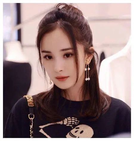 杨幂|有人无戏可拍，有人接到手软，女星过了30岁拼的是这一点