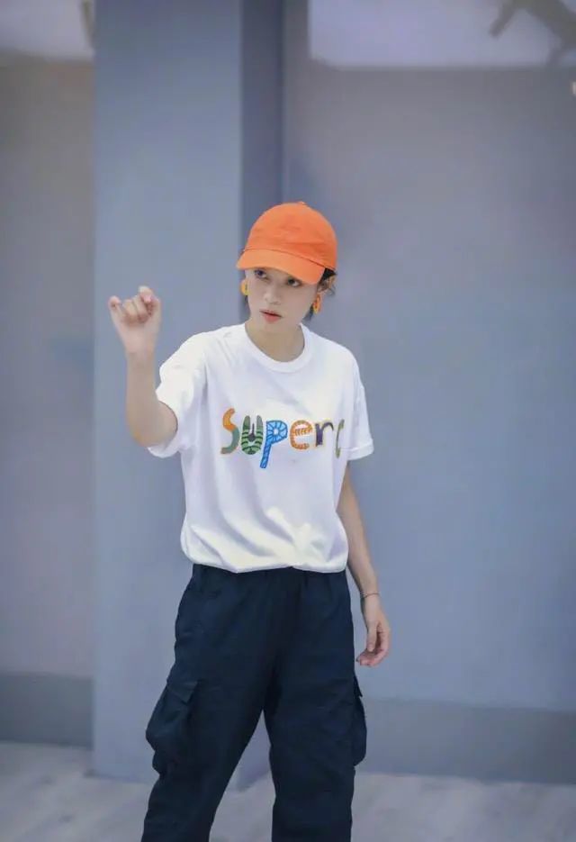 杨幂|有人无戏可拍，有人接到手软，女星过了30岁拼的是这一点