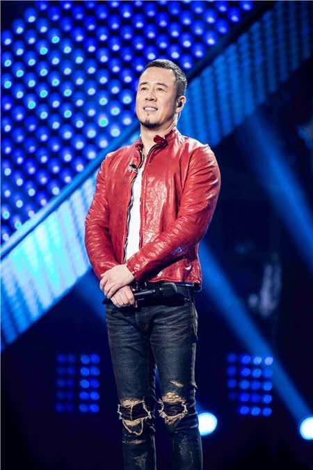 杨坤直播带货,开播仪式神似黑社会,几十人鞠躬祭拜气场十足