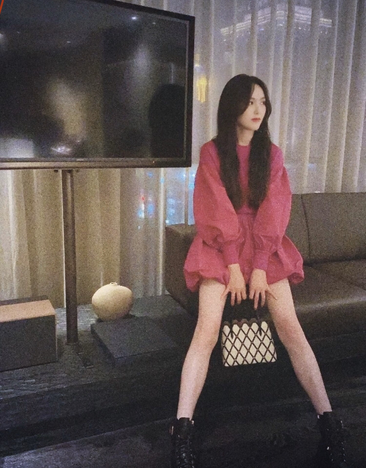 唐嫣|唐嫣采访首次提到女儿，眼神充满爱意，直言：她是个有主见的孩子