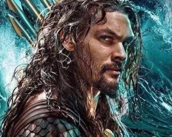 同样是"年轻时",钢铁侠是王子型,雷神是奶狗型,而海王:都是!