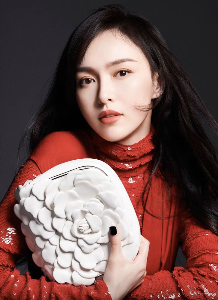 唐嫣|唐嫣采访首次提到女儿，眼神充满爱意，直言：她是个有主见的孩子