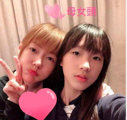 小s|小S罕见与女儿同框，两人差28年却似姐妹！出道路早已为女儿铺好