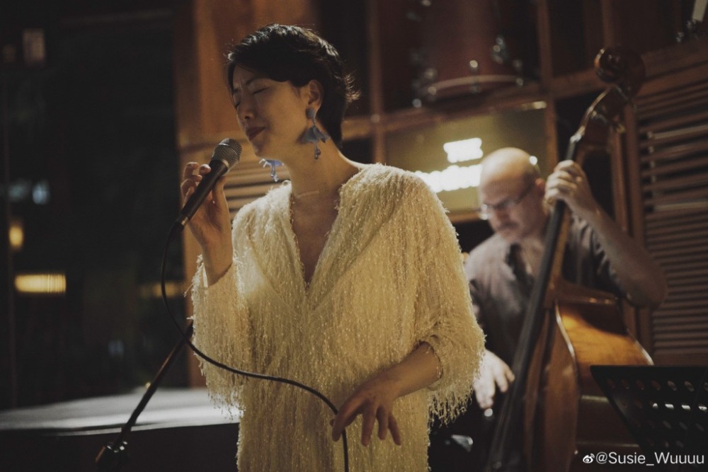 李亚鹏|李亚鹏生日女友零祝福疑分手，Susie新男友高调晒其宠物，被猜测已同居