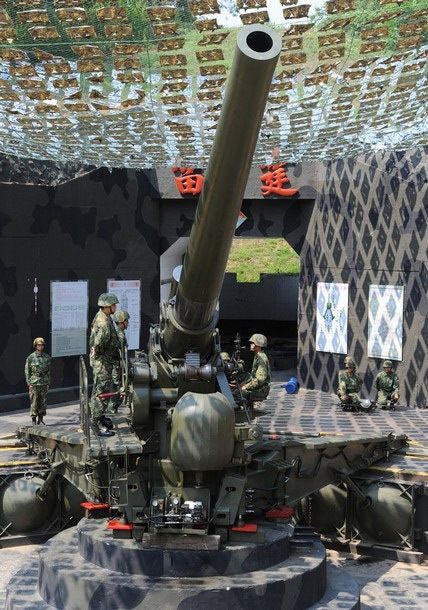 >不过霸气确实是霸气,但有一个问题,要把一发240毫米榴弹炮的弹药塞进