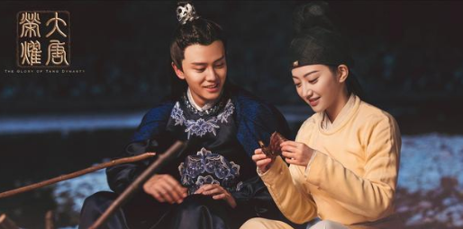 任嘉伦|任嘉伦资源差造型土，生病还要自己去医院，换团队后时尚度up