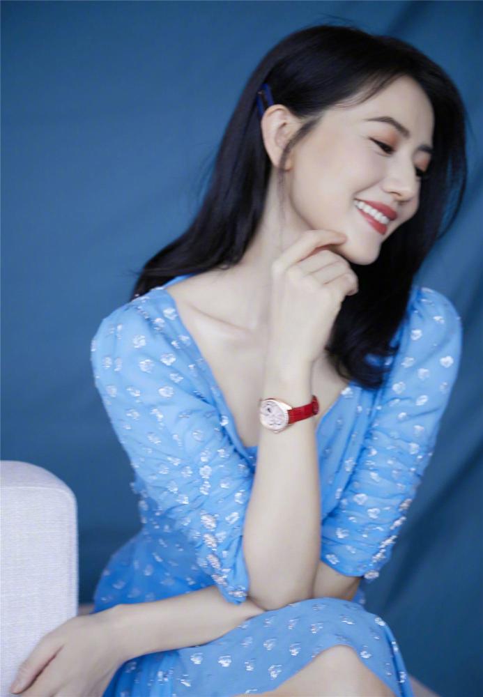 高圆圆|25岁虞书欣撞衫41岁高圆圆，活泼可爱与温婉高雅风格差太大