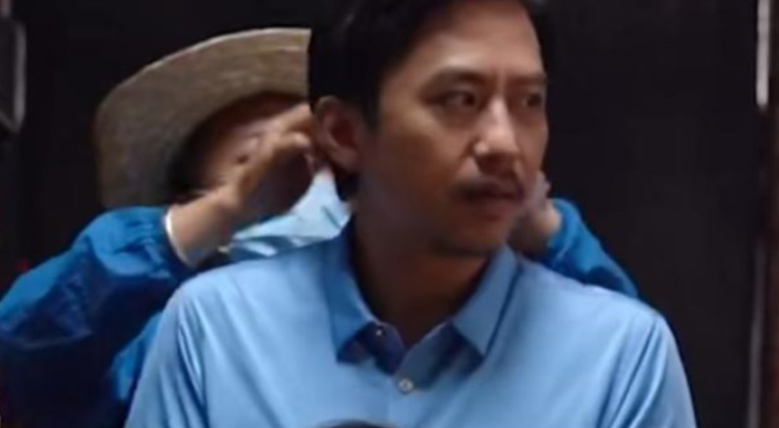 吴京|邓超隐藏技能暴露，片场给吴京按摩，怕不是从孙俪那儿学来的？