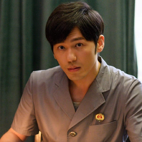 杨幂|杨幂追剧入戏太深！被白宇演技感动直掉眼泪，自称小粉丝求合影