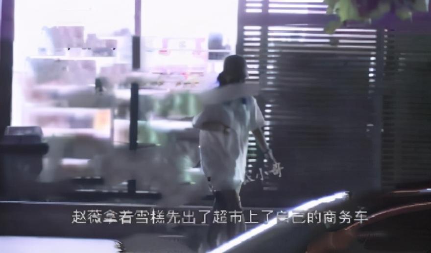 赵薇|深夜与赵薇同出公寓的小鲜肉身份曝光：超级富二代兼赵薇的崇拜者