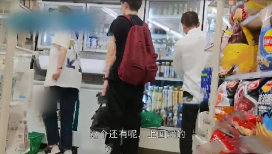 赵薇|深夜与赵薇同出公寓的小鲜肉身份曝光：超级富二代兼赵薇的崇拜者