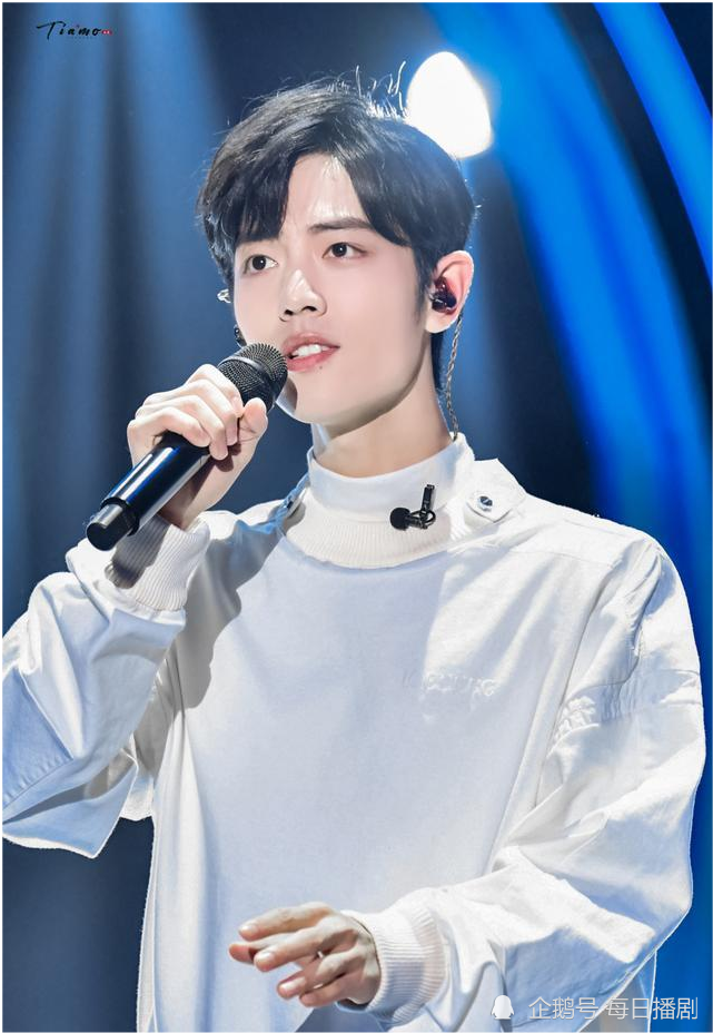 肖战|肖战出道4周年快乐，粉丝开启新团建