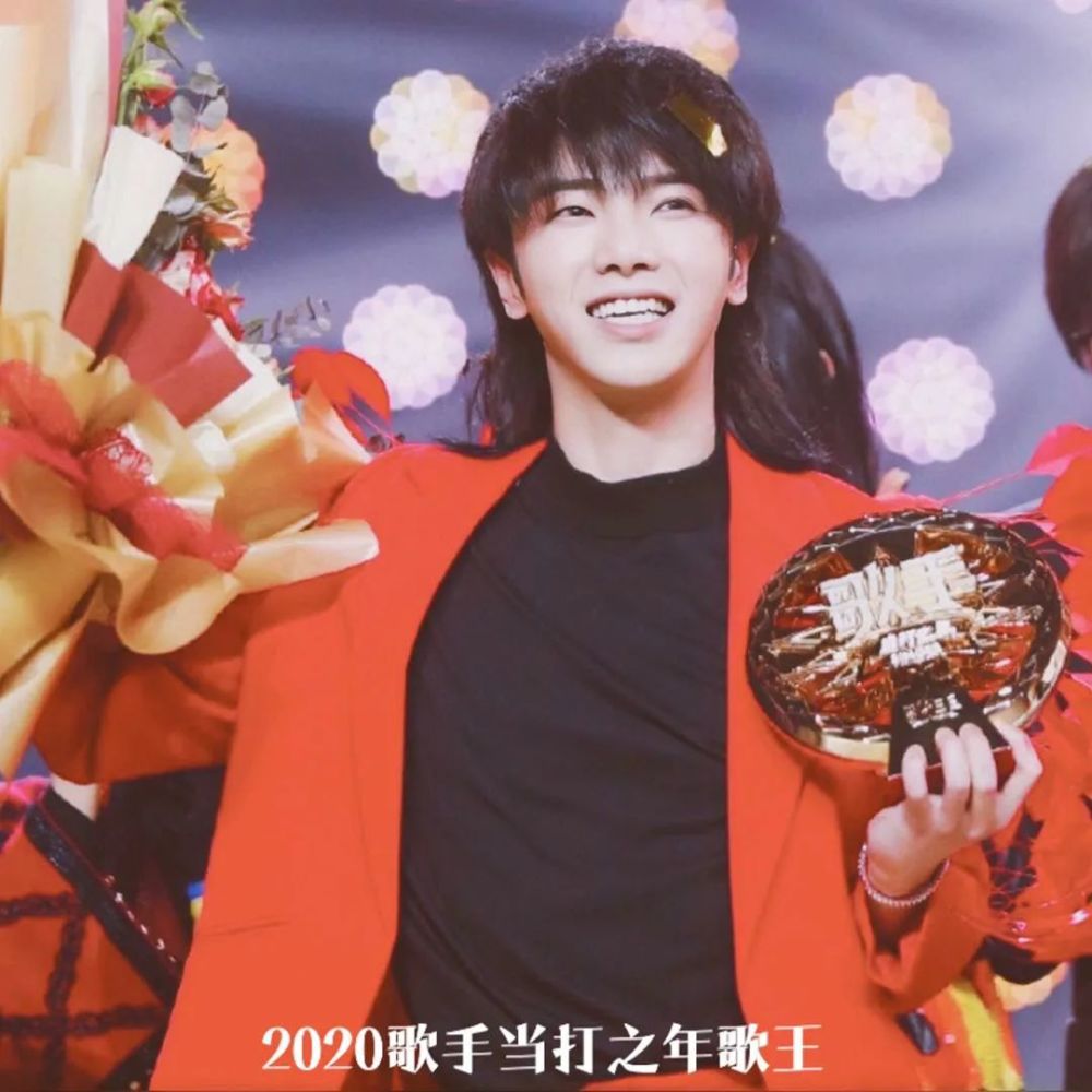 华晨宇夺冠出道七周年纪念!网友:祝福!歌王真的越来越厉害了!